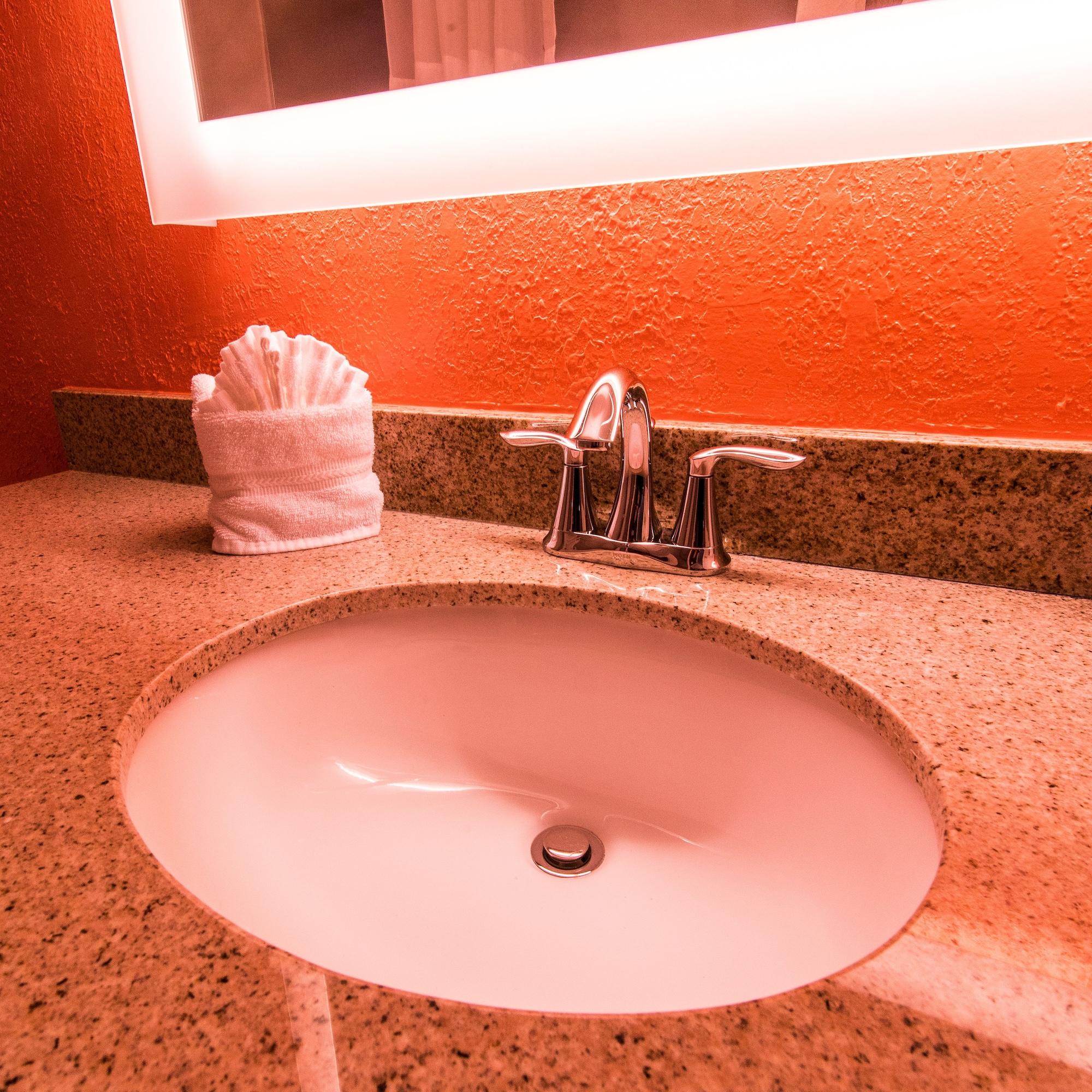 ฮาวเวิร์ด จอห์นสัน บาย วินด์แฮม พอร์ตสมัธ Hotel พอร์ตสมัท ภายนอก รูปภาพ