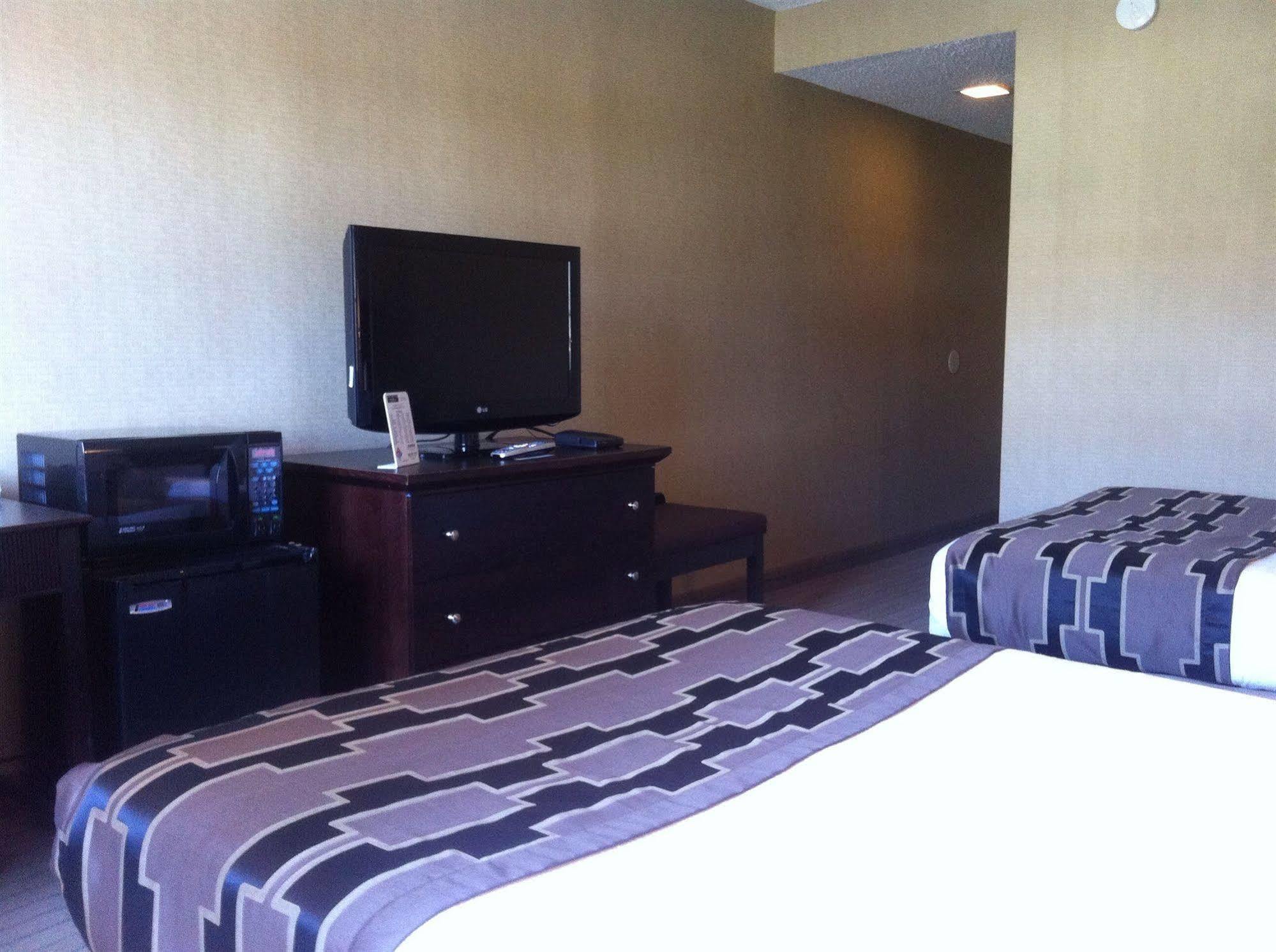ฮาวเวิร์ด จอห์นสัน บาย วินด์แฮม พอร์ตสมัธ Hotel พอร์ตสมัท ภายนอก รูปภาพ